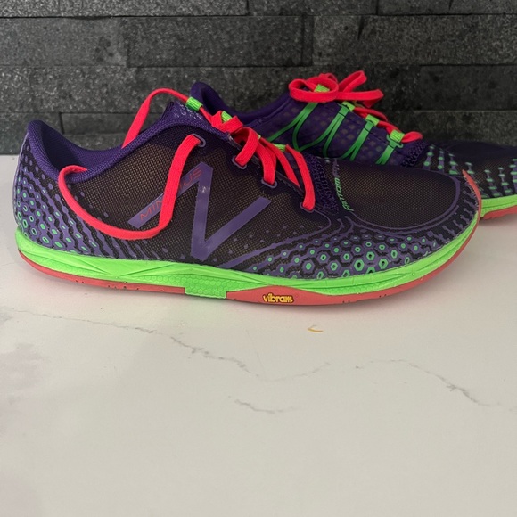 New Balance Minimus - Picture 2 of 2